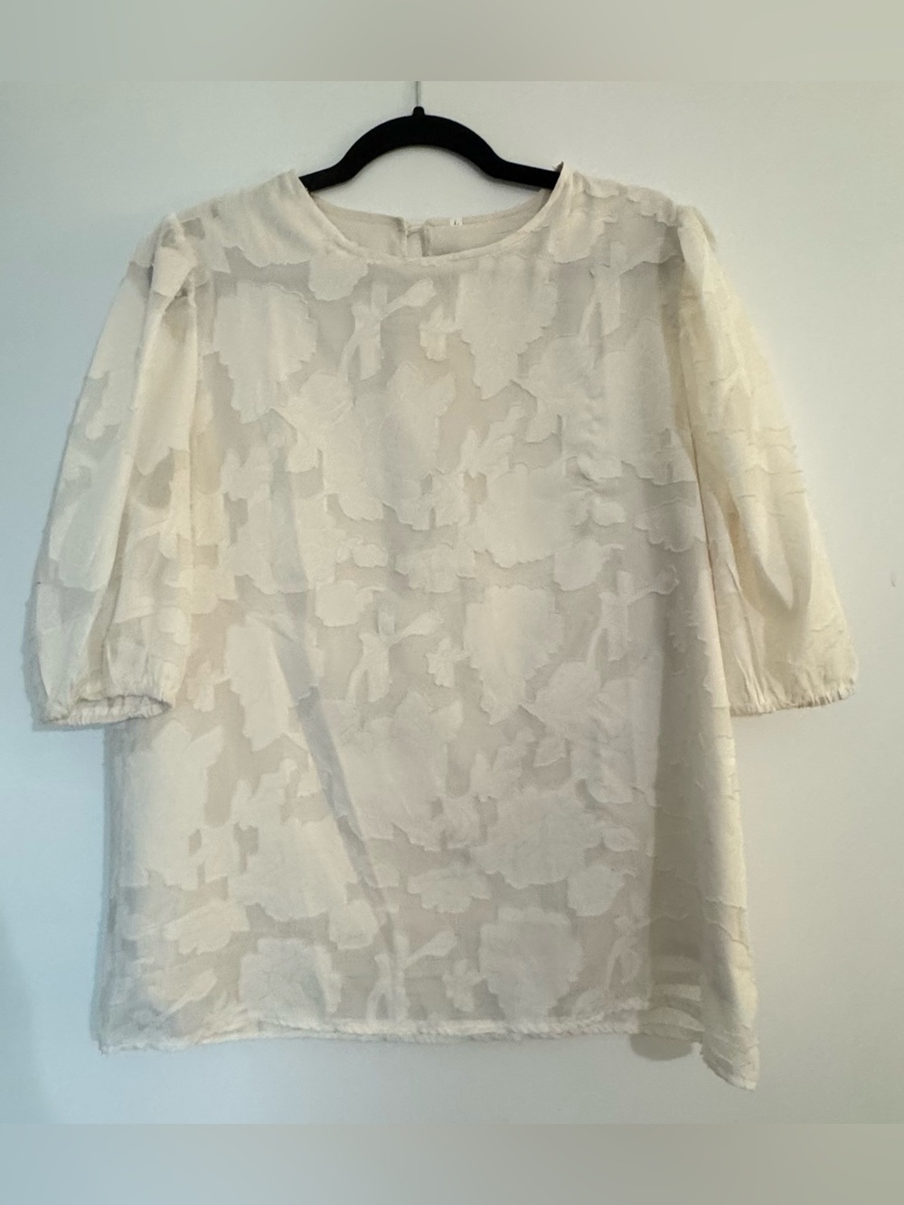 White Textured Puff Sleeve Blouse – Size Large